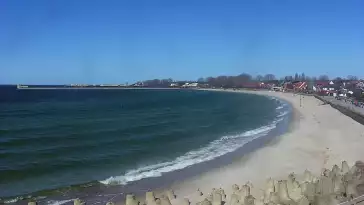 Ujęcie na słoneczne bulwary na wietrznym Półwyspie Helskim.