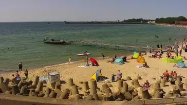 Ujęcie na słoneczne bulwary na wietrznym Półwyspie Helskim.