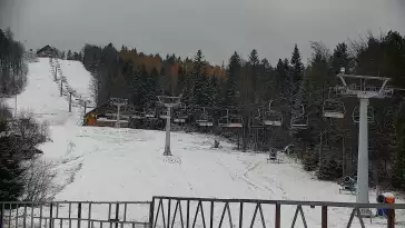 Obraz z kamery na stoku w ośrodku narciarskim Henryk SKI