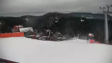 Obraz z kamery na stoku w ośrodku narciarskim Henryk SKI