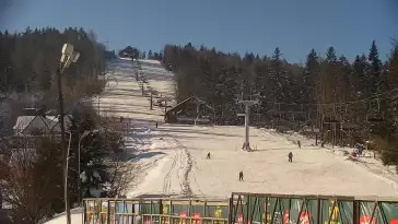 Obraz z kamery na stoku w ośrodku narciarskim Henryk SKI