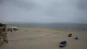 Jantar - widok na złocistą i słoneczną plaże.