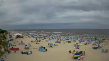 Jantar - widok na złocistą i słoneczną plaże.