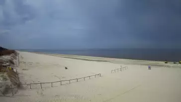 Jantar - widok na złocistą i słoneczną plaże.