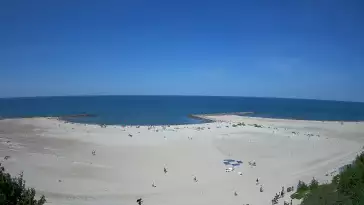 Widok na sztuczną plaże w Jarosławcu