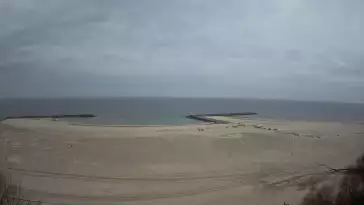 Widok na sztuczną plaże w Jarosławcu