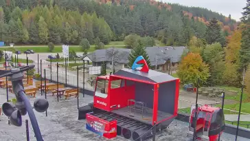Widok na parking i Dolinę Czarnego Potoku- stację poczatkową kolei gondolowej