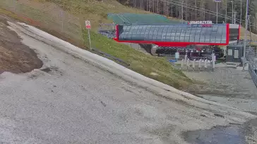 Widok na parking i Dolinę Czarnego Potoku- stację poczatkową kolei gondolowej