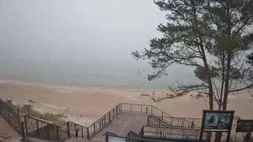 Widok z kamery na plażę w Stegnie to prawdziwa zachęta do wypoczynku.