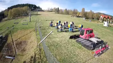 Obraz na trasę zjazdową z dolnej stacji Kamienica - Bolesławów