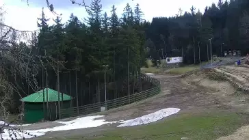 Widok z Kamery na wyciąg taśmowy w Karpacz Biały Jar.