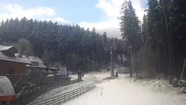 Widok z Kamery na dolną stację Biały Jar w Karpaczu