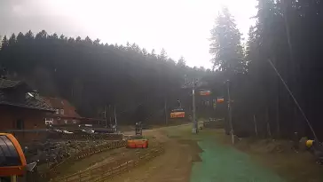 Widok z Kamery na dolną stację Biały Jar w Karpaczu