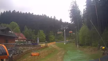 Widok z Kamery na dolną stację Biały Jar w Karpaczu