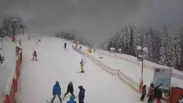 Widok z dolnej stacji narciarskiej Ski Arena w Karpaczu