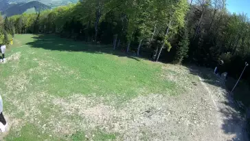 Widok na stację końcową wyciagu o należącym do Grupy Pingwina ośrodku Kasina Ski
