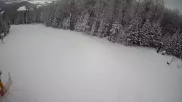 Widok na stację końcową wyciagu o należącym do Grupy Pingwina ośrodku Kasina Ski