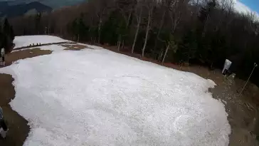 Widok na stację końcową wyciagu o należącym do Grupy Pingwina ośrodku Kasina Ski