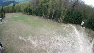 Widok na stację końcową wyciagu o należącym do Grupy Pingwina ośrodku Kasina Ski