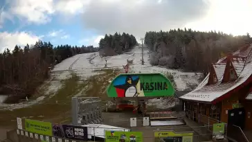 Widok na wyciąg oraz zakończenie trasy zjazdowej