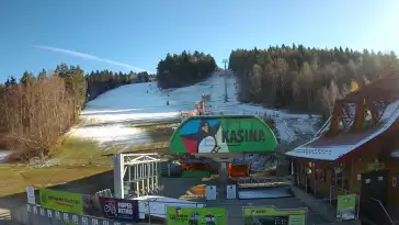 Widok na wyciąg oraz zakończenie trasy zjazdowej