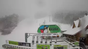 Widok na wyciąg oraz zakończenie trasy zjazdowej