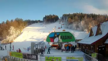 Widok na wyciąg oraz zakończenie trasy zjazdowej