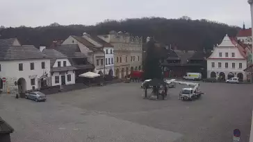 Kamera prezentuje widok na rynek w Kazimierzu Dolnym