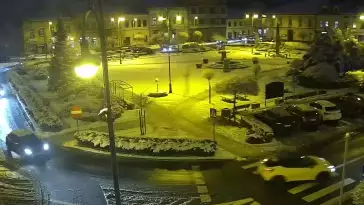 Kamera z widokiem na Rynek w Kętach z pomnikiem Św. Jana Kantego.