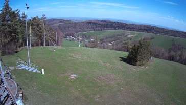 Widok z kamery zainstalowanej na górnej części wyciągu na stacji Kiczera Ski