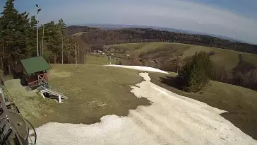 Widok z kamery zainstalowanej na górnej części wyciągu na stacji Kiczera Ski