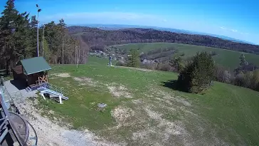 Widok z kamery zainstalowanej na górnej części wyciągu na stacji Kiczera Ski