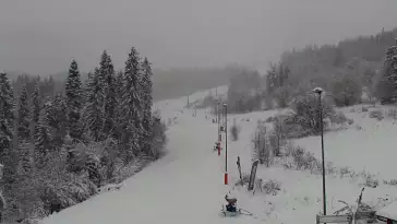 Widok na jedną z dziewięciu kolei krzesełkowej na Kotelnicy - trasa nr 9 - Remiaszów