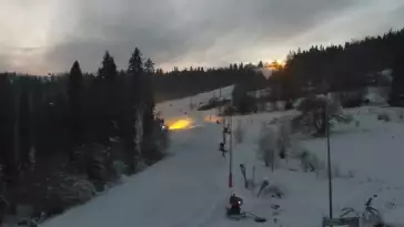 Widok na jedną z dziewięciu kolei krzesełkowej na Kotelnicy - trasa nr 9 - Remiaszów