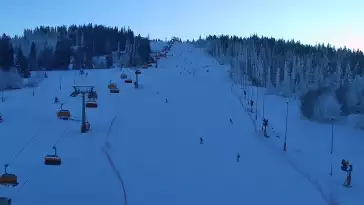 Widok na jedną z dziewięciu kolei krzesełkowej na Kotelnicy - trasa nr 9 - Remiaszów