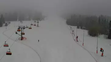 Widok na jedną z dziewięciu kolei krzesełkowej na Kotelnicy - trasa nr 9 - Remiaszów