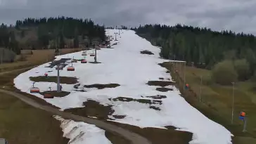 Widok na jedną z dziewięciu kolei krzesełkowej na Kotelnicy - trasa nr 9 - Remiaszów