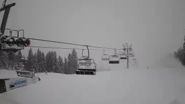 Górna stacja, ma którą wywozi czteroosobowa kolej linowa