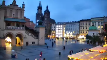 Kamera obrotowa z widokiem na Rynek Główny w Krakowie od strony ulicy Brackiej