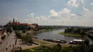 Zamek Królewski na wawelu oraz Wisła w oku kamery.