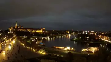 Zamek Królewski na wawelu oraz Wisła w oku kamery.