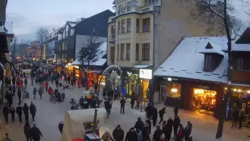 ZAKOPANE - widok z kamery na deptak