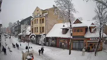 ZAKOPANE - widok z kamery na deptak