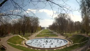Kamera prezentuje widok na Park Ludowy w Lublinie.