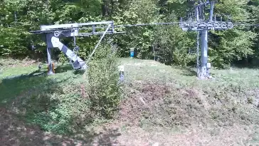 Kamera prezentuje obraz na żywo na jedną z tras zjazdowych stacji narciarskiej Magura Ski