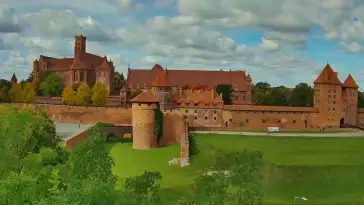 Widok na XIII wieczny zamek Krzyżacki - jedną z największych atrakcji Malborka