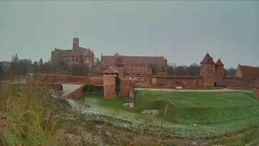 Widok na XIII wieczny zamek Krzyżacki - jedną z największych atrakcji Malborka