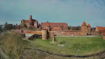 Widok na XIII wieczny zamek Krzyżacki - jedną z największych atrakcji Malborka