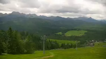 Widok na kolej i panoramę Tatr z Ośrodka Narciarskiego MAŁE CICHE.