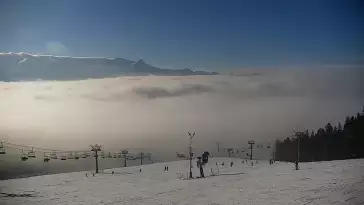Widok na kolej i panoramę Tatr z Ośrodka Narciarskiego MAŁE CICHE.